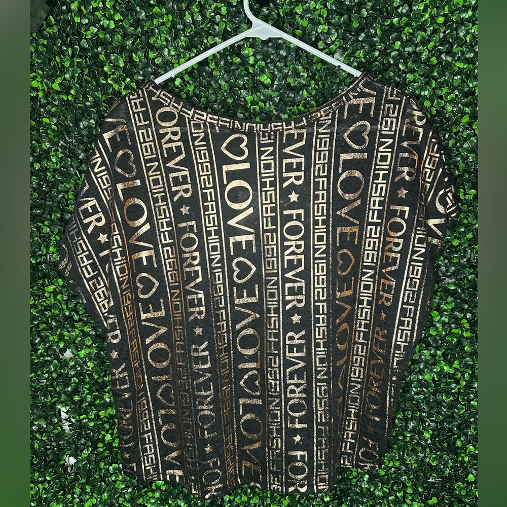 Graphic Button Crop Top - Picture 2 of 3